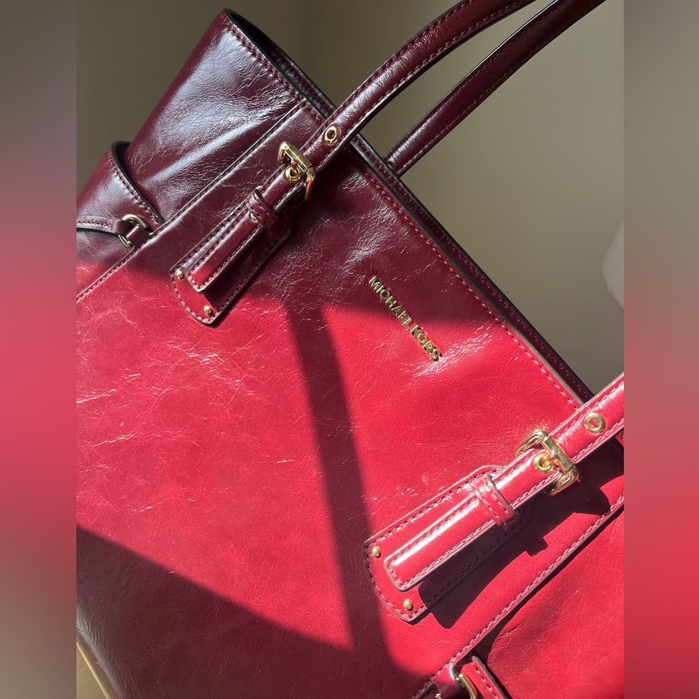 New 💖 Michael Kors Dark Berry Tote 🩷 - Picture 2 of 10